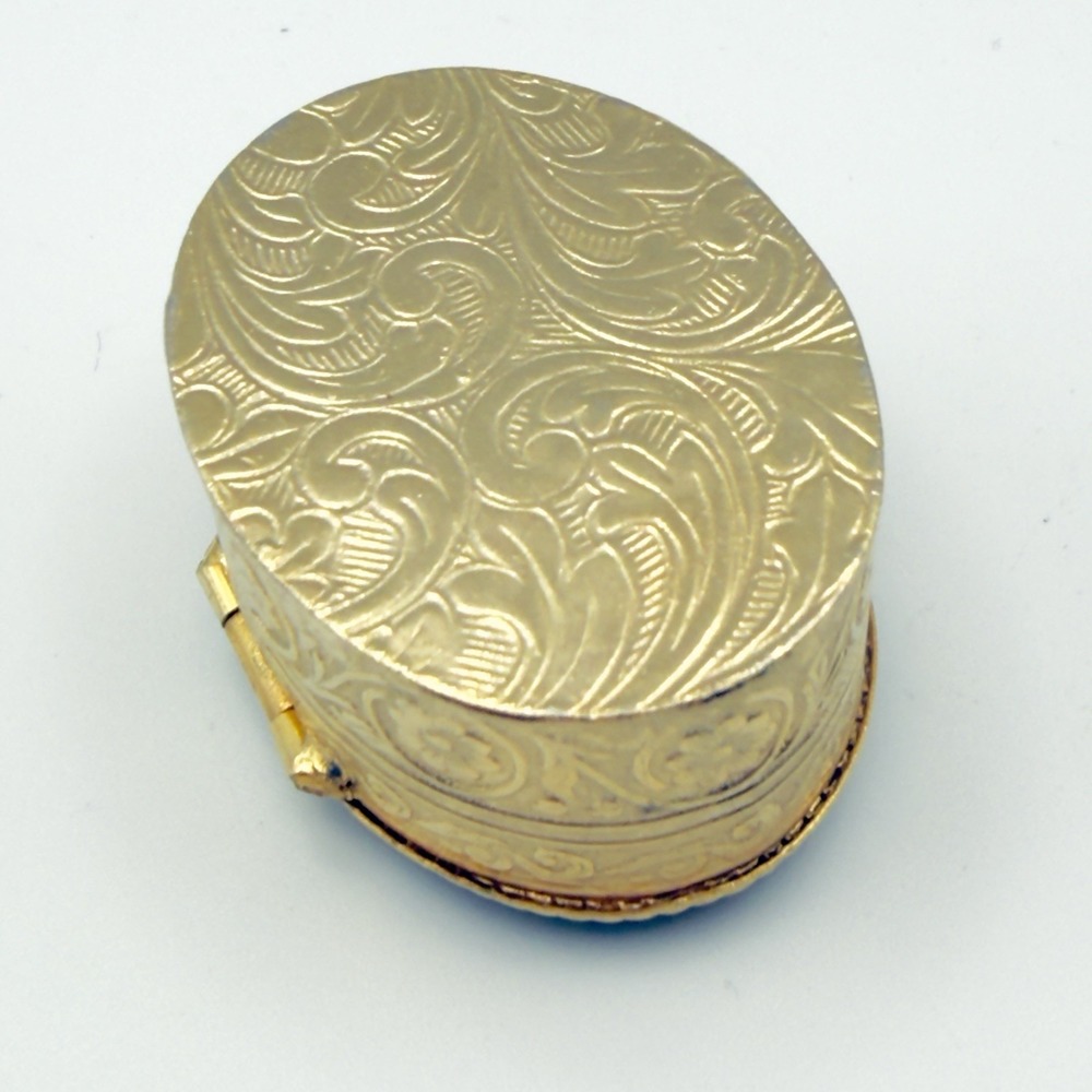 Trinket Pill Box Cobalt Blue Fragonard Courting Couple Gold Tone Oval Hinged - Picture 3 of 11